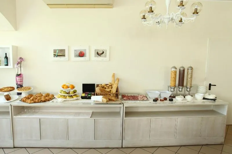 Mini Hotel - Image 1