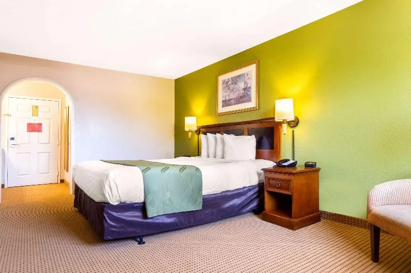 Rodeway Inn Auburn - Foresthill - Image 1