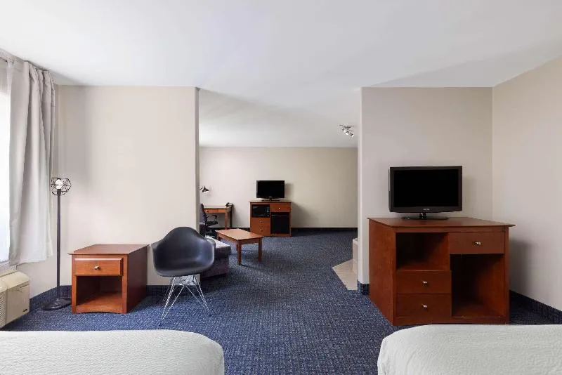 Super 8 by Wyndham Sainte Agathe des Monts - Image 1
