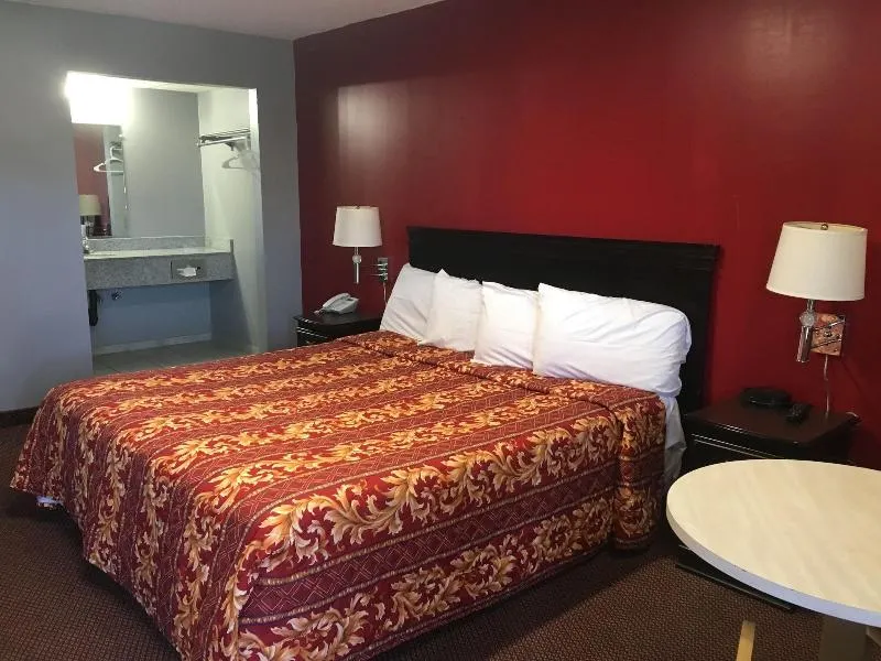 Journeys End Motel - Image 1