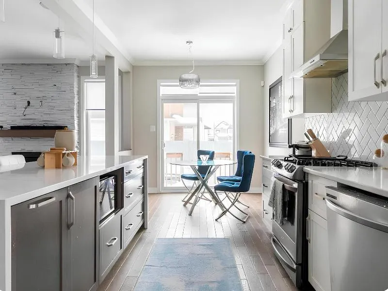 Cheerful And Modern - Image 1