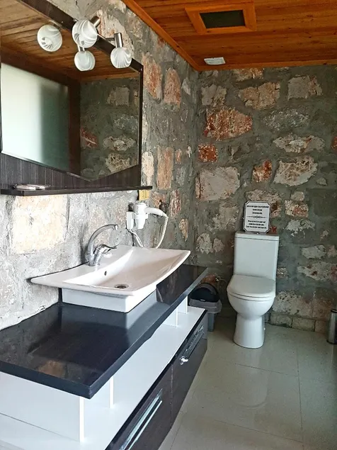 Kabak Armes Hotel - Image 1