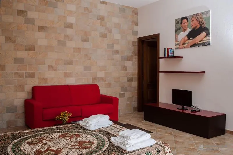 Residence L'Isola Surf House - Image 1
