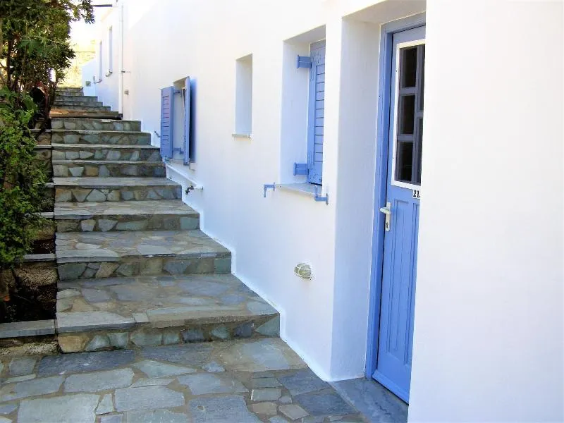 Elena Studios & Apartments - Image 1