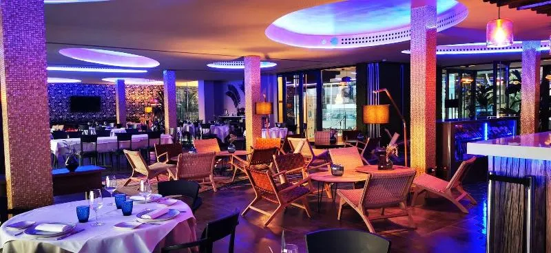 Hotel Tropical Gava Mar - Image 1
