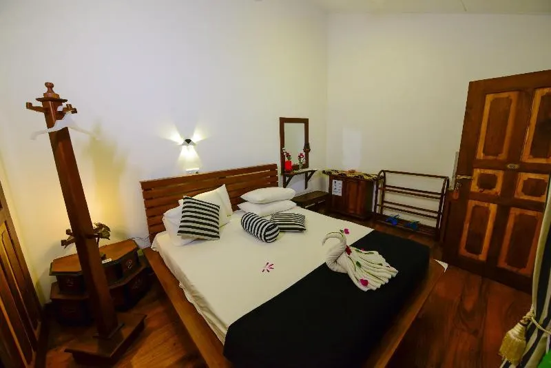New Old Dutch House - Image 1