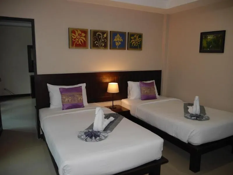Ampha Place Hotel - Image 1