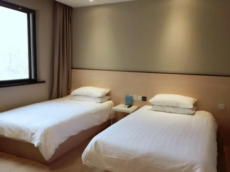 Hi Inn (Shanghai Lingang Baolong Plaza Branch) - Image 1