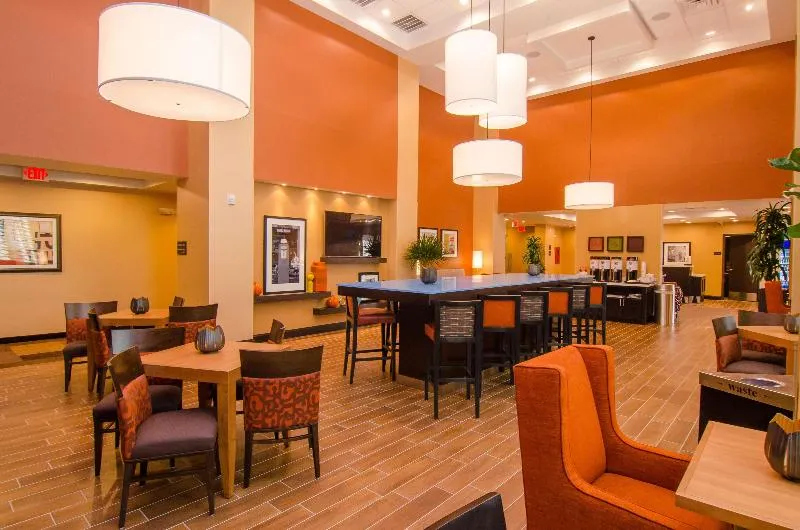 Hampton Inn & Suites Huntsville - Image 1