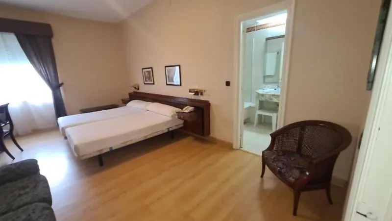 Hotel Las Sirenas - Image 1