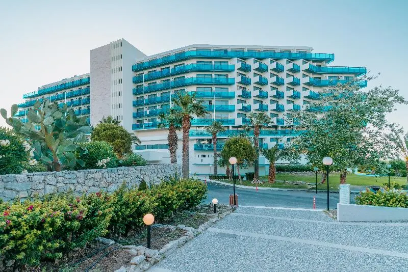 Calypso Beach Hotel - Image 1