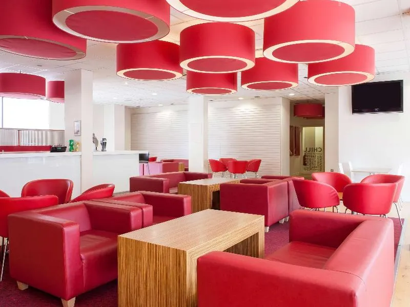 Travelodge London Kew Bridge Hotel - Image 1