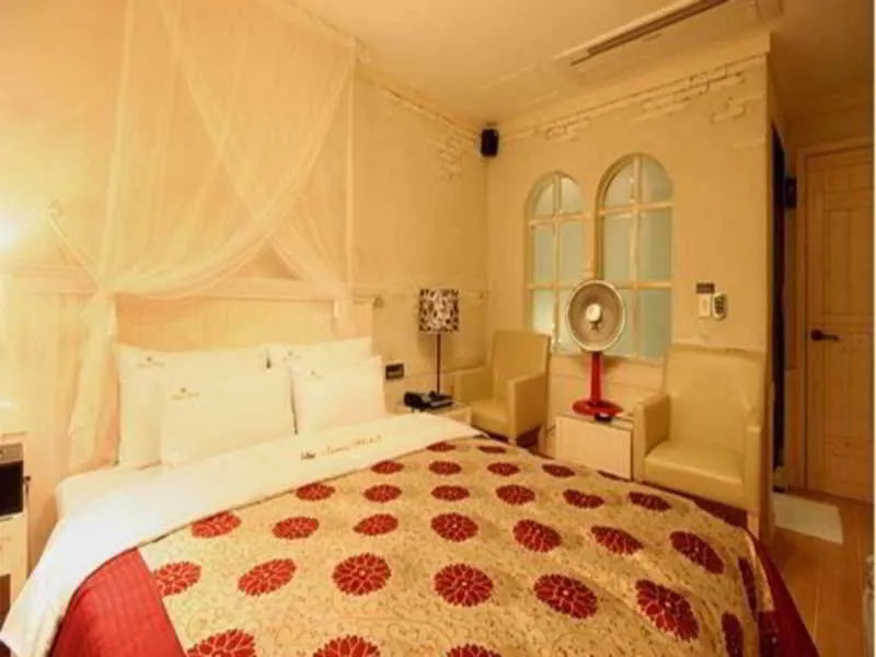 Rainbow Hotel Hwagok - Image 1
