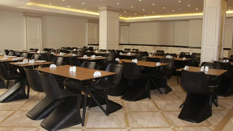 Palde Hotel - Image 1
