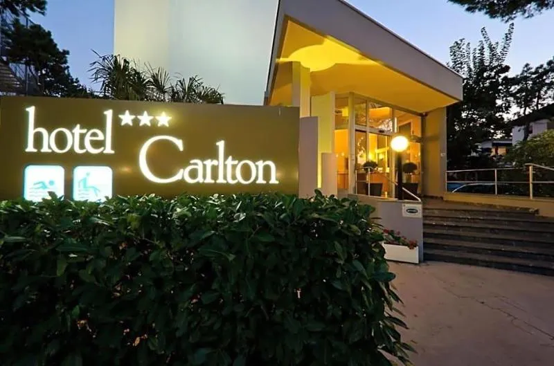 Hotel Carlton - Image 1