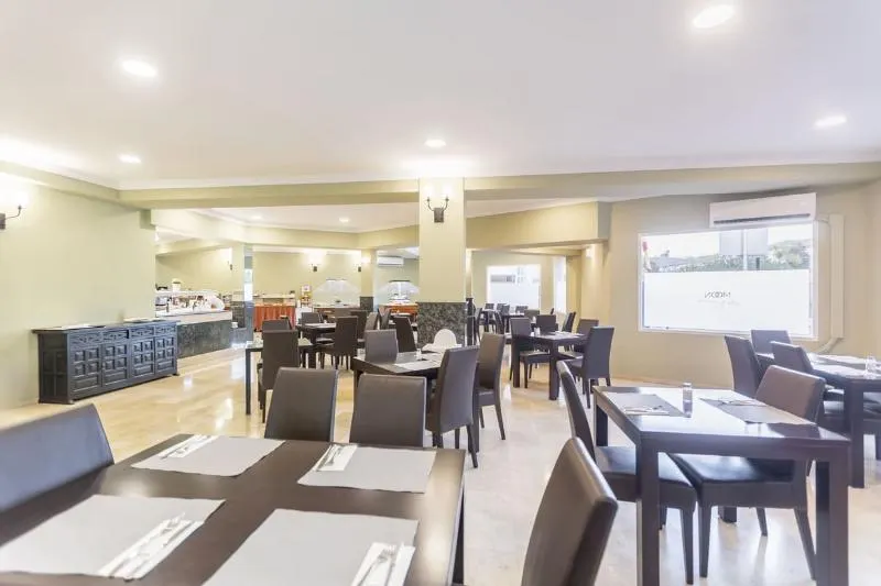 Moon Dreams Fuengirola Hotel - Image 1