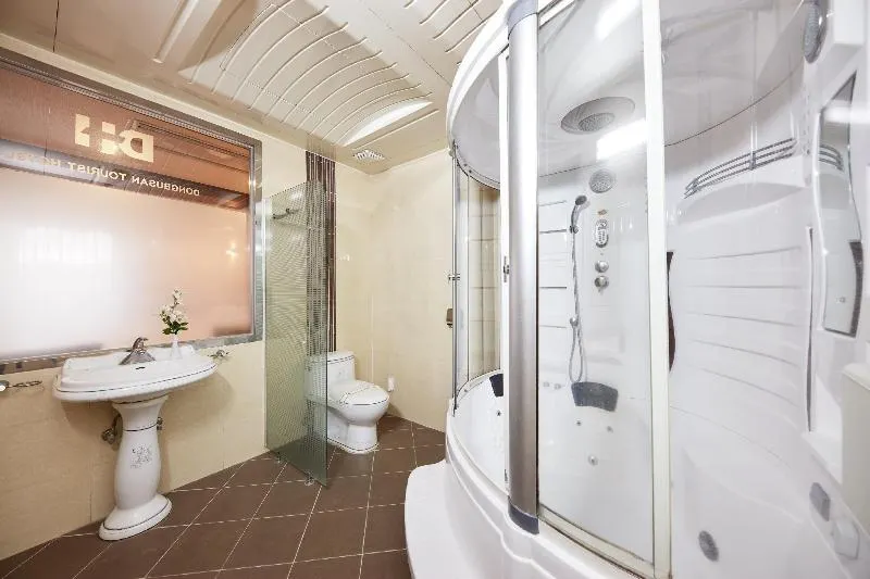 Dongbang Tourist Hotel - Image 1