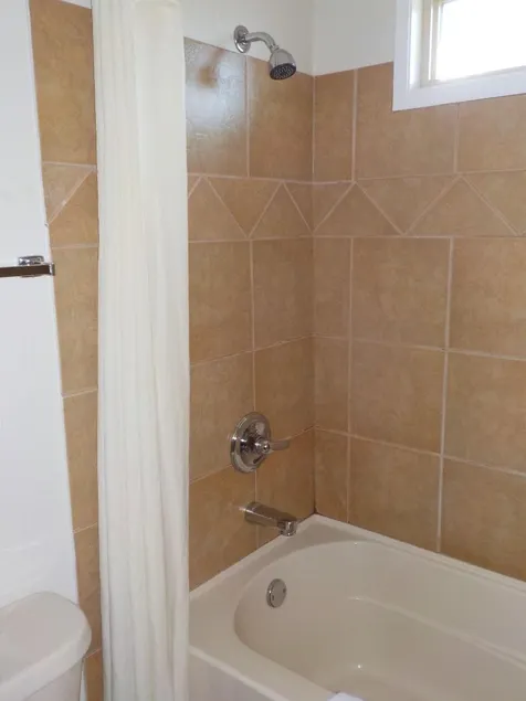 Econo Lodge Vernon - Image 1