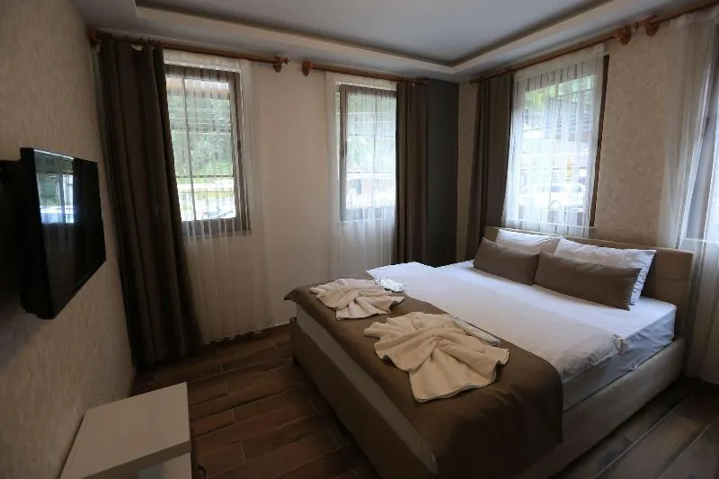 HIRANDE HOTEL - Image 1