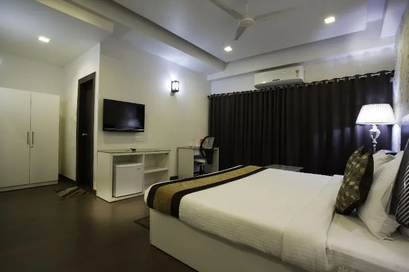 Hotel Central Park - Image 1