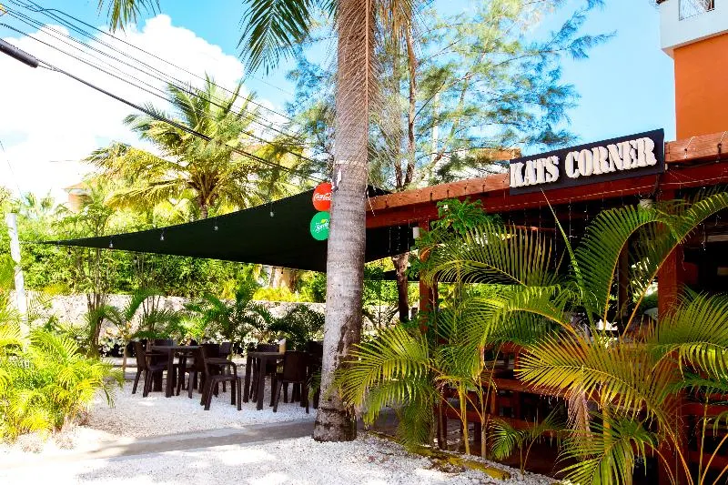 Tropican Suites Deluxe Beach Club - Image 1