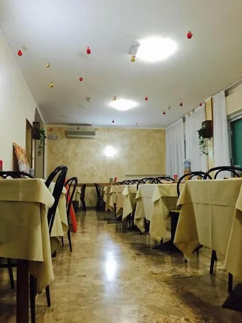 Hotel Capri - Image 1