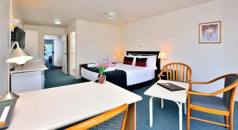 Allenby Park Hotel - Image 1