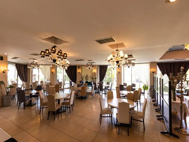 Amalias Hotel - Image 1
