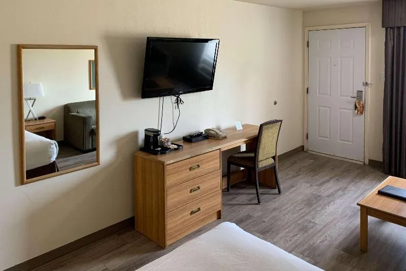 Rodeway Inn - Image 1