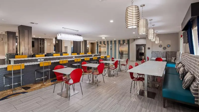 Best Western Plus Airport Inn - Image 1