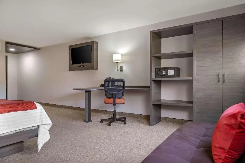 Comfort Inn Queretaro - Image 1