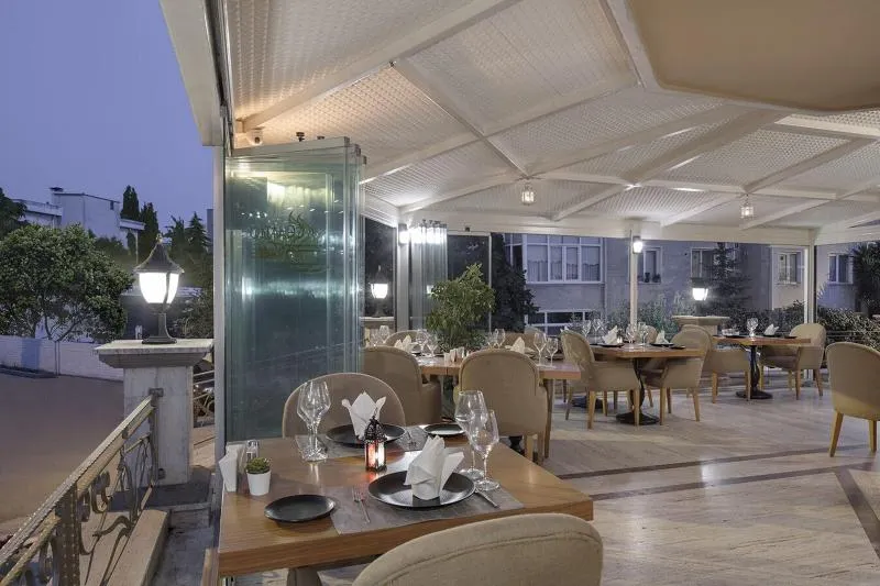 Chatto Hotel - Image 1