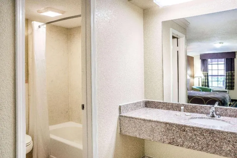 Super 8 by Wyndham Houston West Katy - Image 1