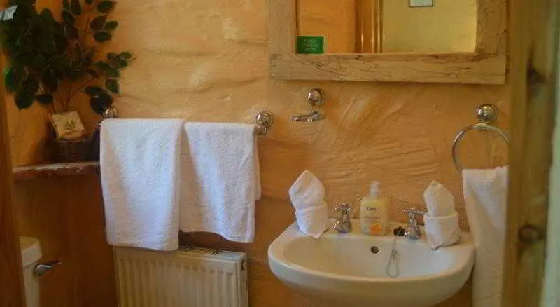 Lissyclearig Thatched Cottage - Image 1