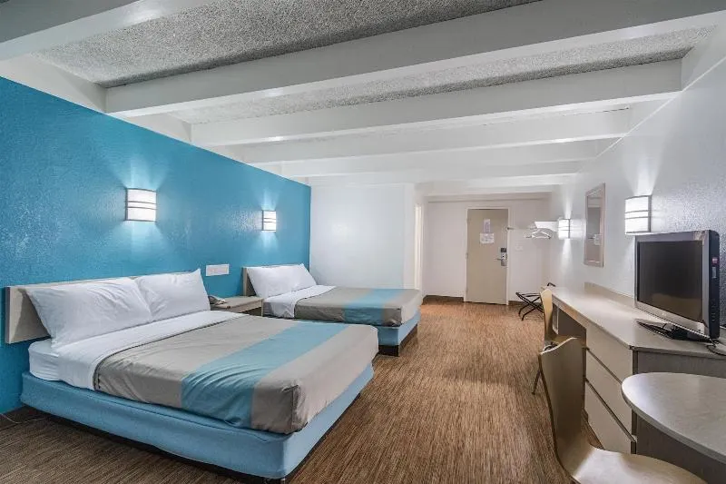 Motel 6 Kokomo - Image 1