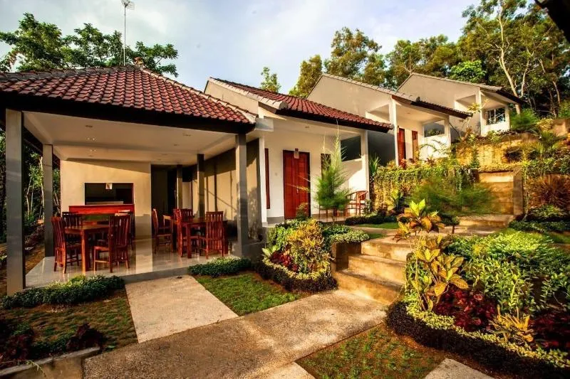 Singgahan Bungalow - Image 1
