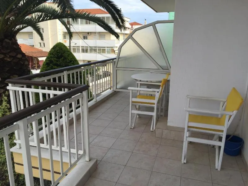 Iris Hotel - Image 1