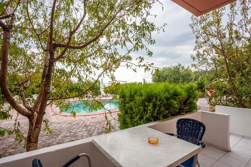 Skentos Hotel - Image 1