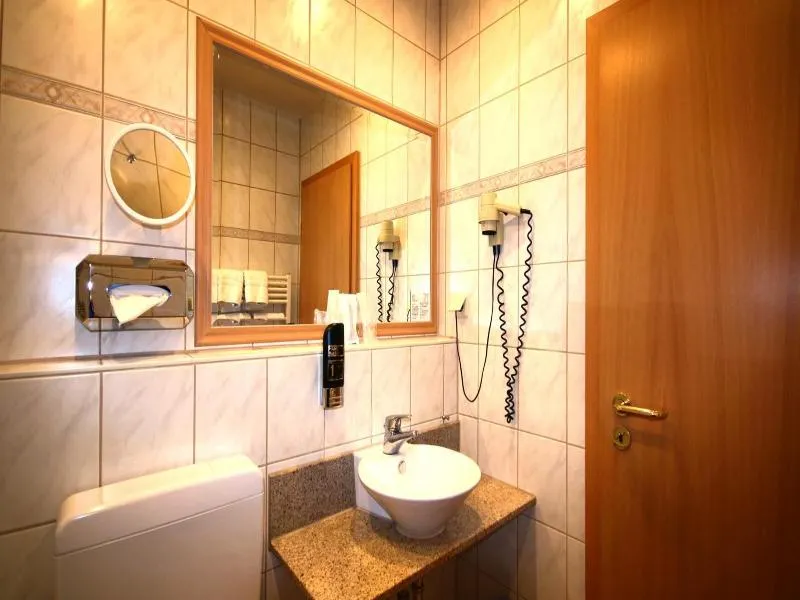 Comfort Hotel Am Kurpark - Image 1