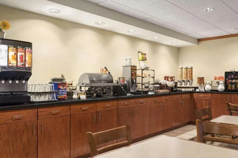 Country Inn & Suites by Radisson, Dothan, AL - Image 1