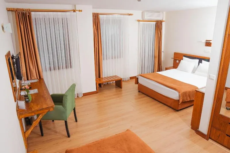 A Diamond Hotel - Image 1