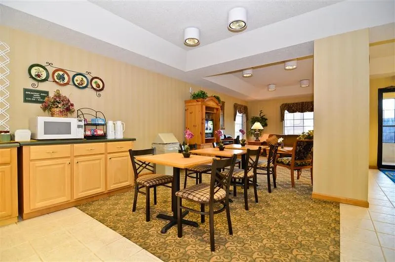 Hawkinsville Inn & Suites - Image 1