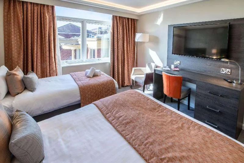 Ramada Resort by Wyndham Park Hall Wolverhampton - Image 1