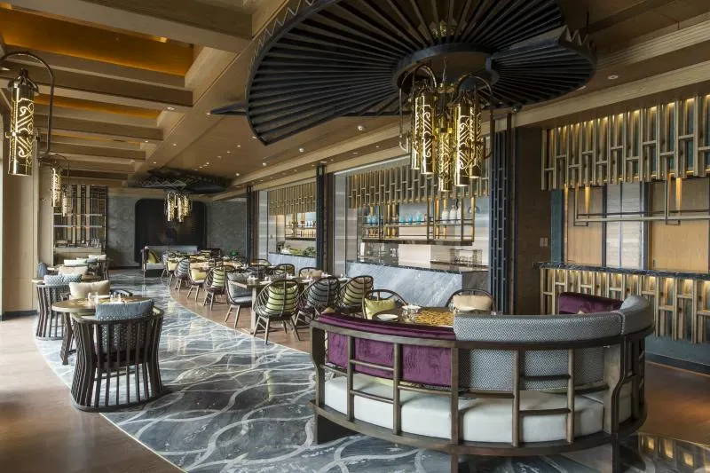 Angsana Zhuhai Phoenix Bay Hotel - Image 1