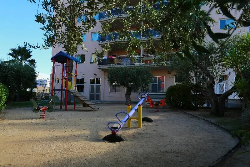 Rentalmar Pineda Suites - Image 1