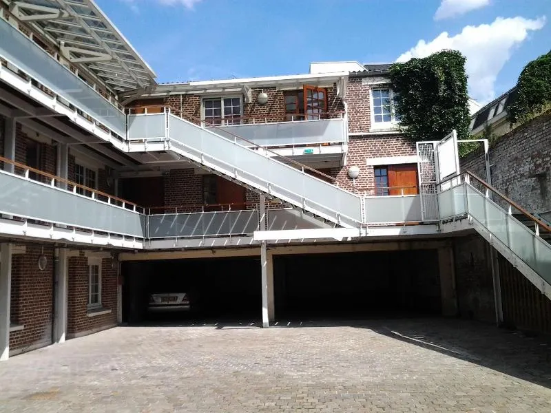Modern'Hotel - Image 1