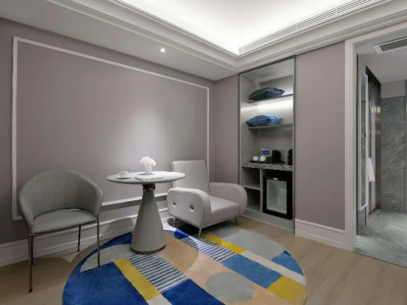 Mercure Chengdu Jiuyanqiao -City Walk to Chunxi Road - Image 1