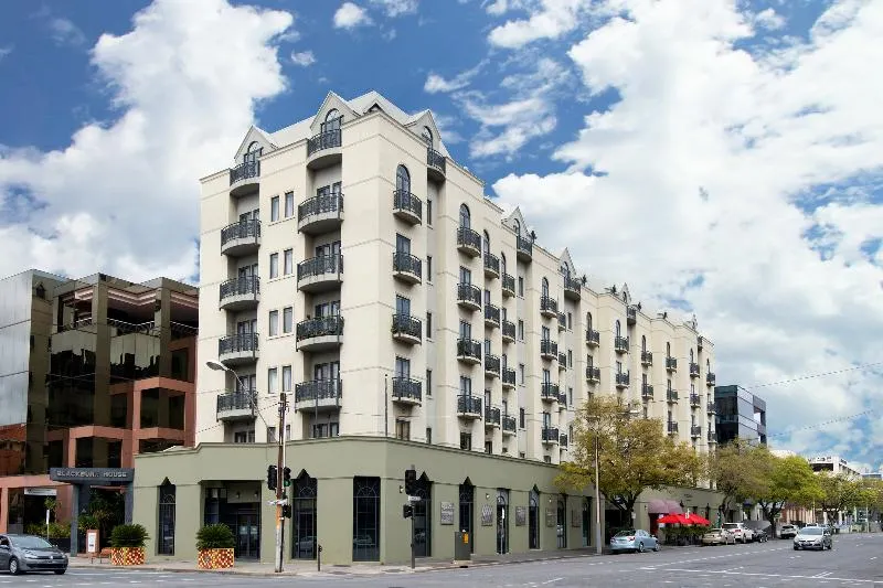Frome Apartments - Image 1