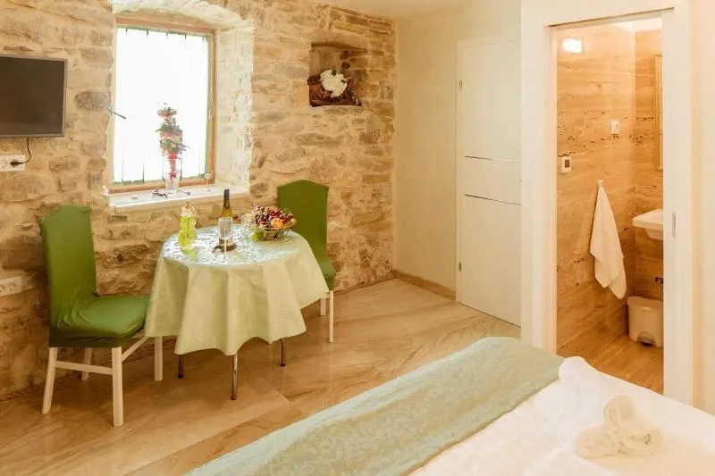 Damida Luxury Rooms - Image 1