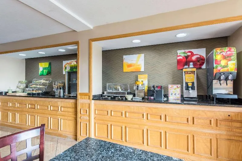 Quality Inn & Suites Muncie I-69 - Image 1